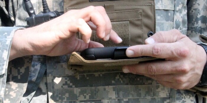 κινητό στο στρατό